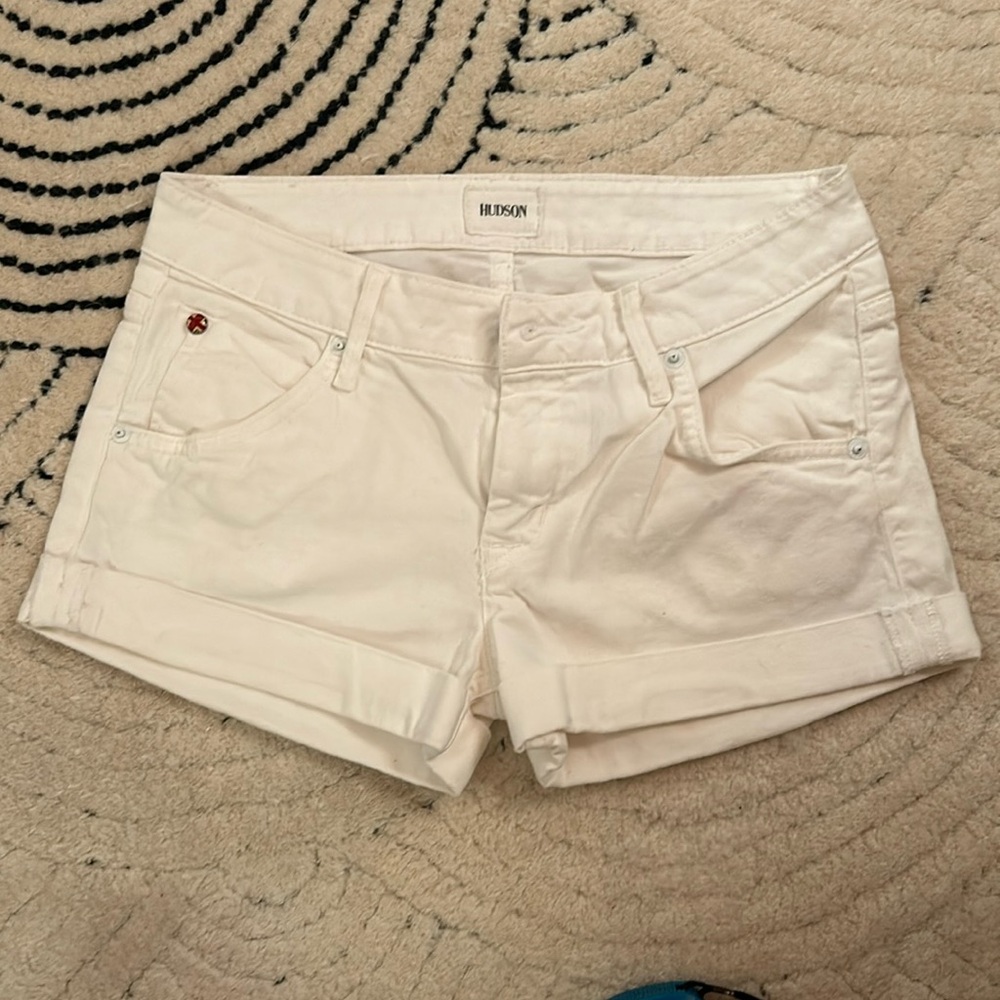 Hudson Jeans | 2” Denim Shorts in White | Size 25